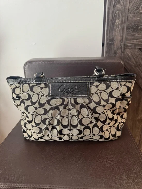 Coach East West Gallery signature - Picture 3 of 5